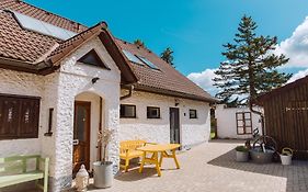 Idyllisches Landhaus mit Teich